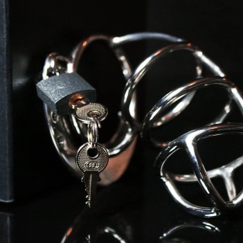 Bear trap curved long chastity cage