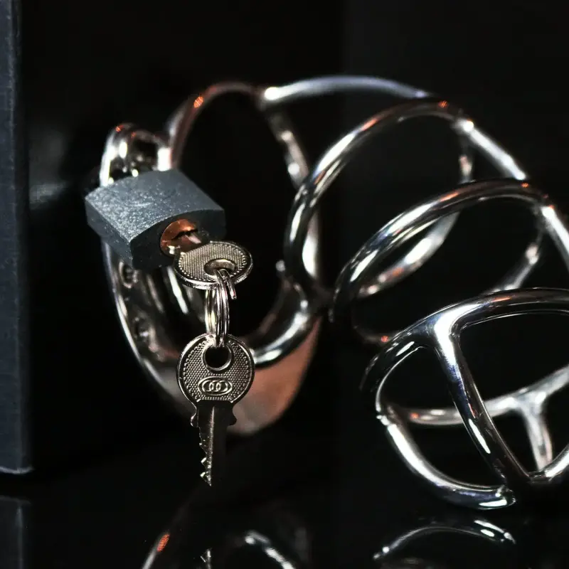 Bear trap curved long chastity cage