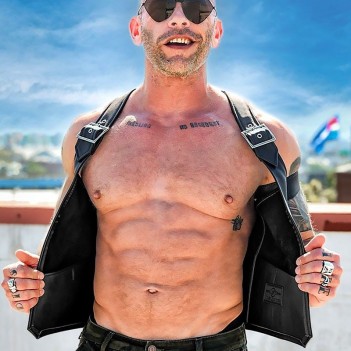 Buckle berlin bar vest