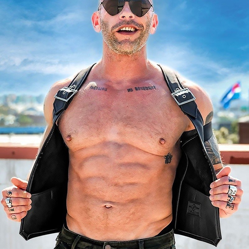 Buckle berlin bar vest