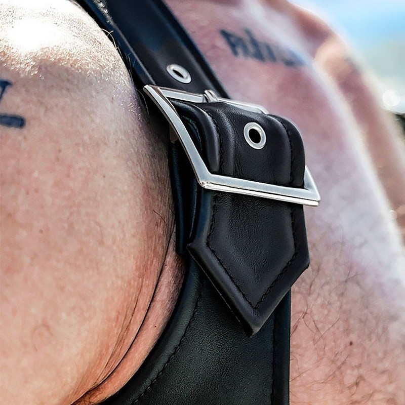 Buckle berlin bar vest