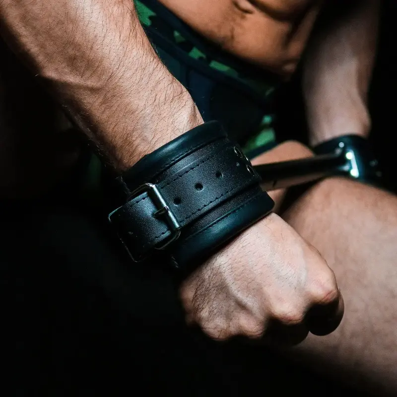 Entrave BDSM Deluxe Pranger DARKLINE, acier mat, 1,5 kg | Dark-Ink