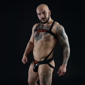 Jockstrap de vinilo con logo rojo 27038