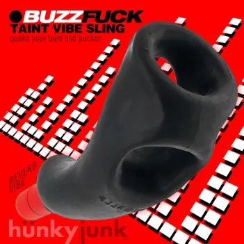 Cockring sling Buzzfuck Hunky Junk, vibrador en perineo | Dark-Ink