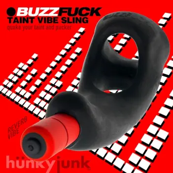 Cockring sling Buzzfuck Hunky Junk, vibrador en perineo | Dark-Ink