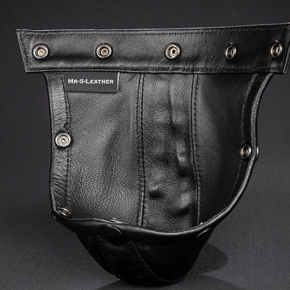 Black Leather Pouch mit Piping 32154