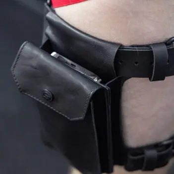 Funda muslo Dark Room Holster Max Mr S Leather, 3 bolsillos | Dark-Ink