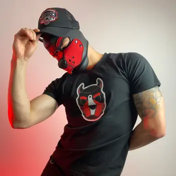 Camiseta pup play Pup Tron Cellblock 13, logo transferido | Dark-Ink