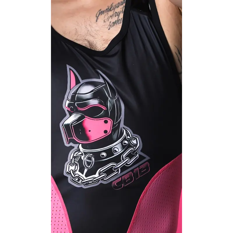 CB13 Dark Pup Singlet Chaps Pink, Chaps-Schnitt, Pup Play | Dark-Ink