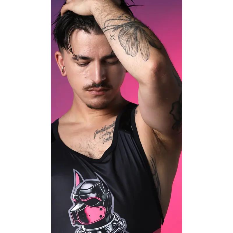 CB13 Dark Pup Singlet Chaps Pink, Chaps-Schnitt, Pup Play | Dark-Ink