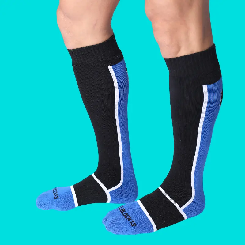 Chaussettes montantes CB13 Take Down, motif graphique sport | Dark-Ink