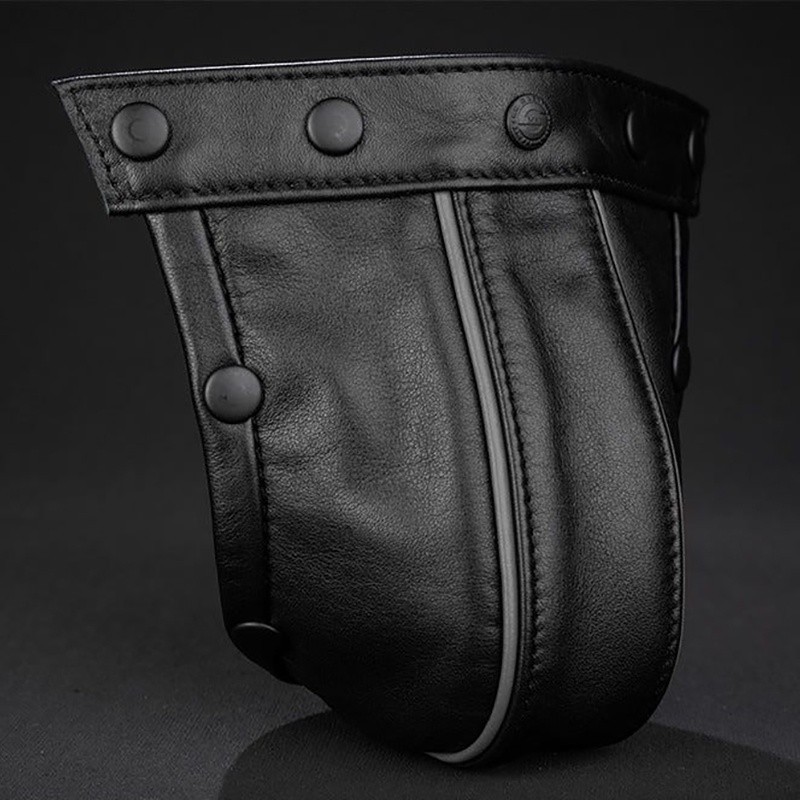 Leather pouch with piping