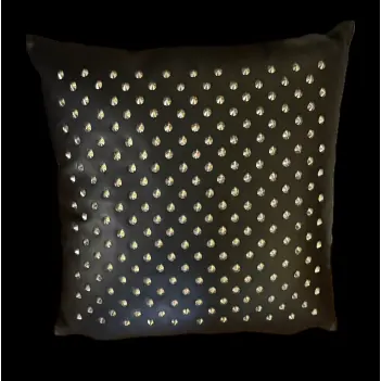 Coussin cuir nappa clouté DARKLINE Alfred, cloutage main | Dark-Ink