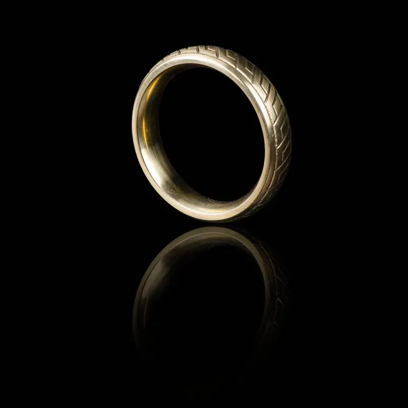 DARKLINE Golden Wave Cockring, Bronze-Stahl, Donut graviert | Dark-Ink