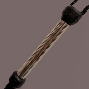 EAST BULLWHIP – LÁTIGO DE CUERO CON MANGO DE ACERO