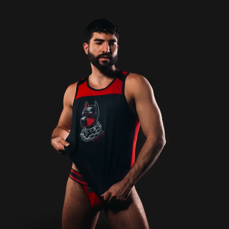 Jockstrap CB13 Dark Pup Rouge, emblèmes pup sur anneaux | Dark-Ink