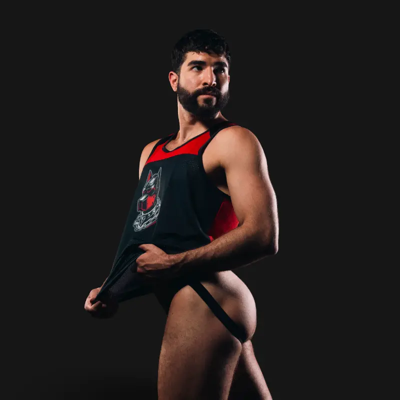 Jockstrap CB13 Dark Pup Rouge, emblèmes pup sur anneaux | Dark-Ink