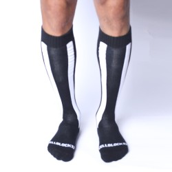 Muzzle up knee high socks