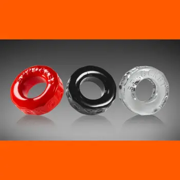 SPROCKET est un cockring OXBALLS de taille intermédiaire conçu pour offrir un maintien marqué avec davantage de confort qu’un an
