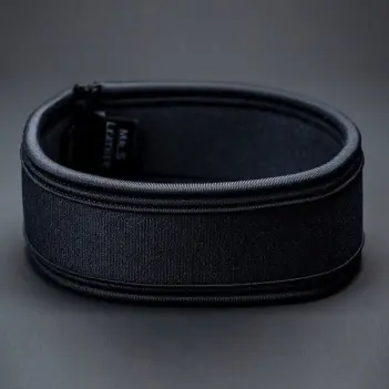 Brassard de biceps Carbon Black Mr S Leather, néoprène | Dark-Ink