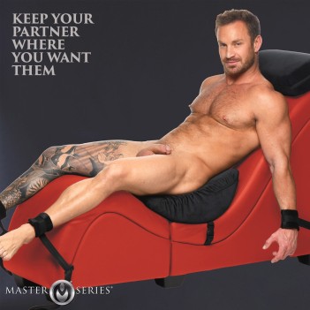 Ms kinky chair w/love pillow