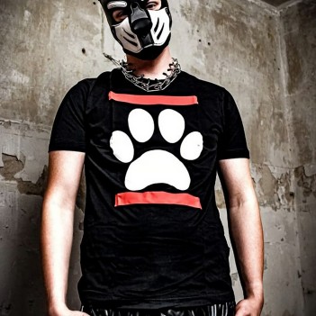 Sk8erboy dog paw tshirt black s