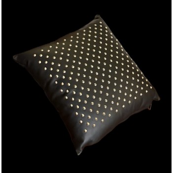 Coussin cuir nappa clouté  "alfred"
